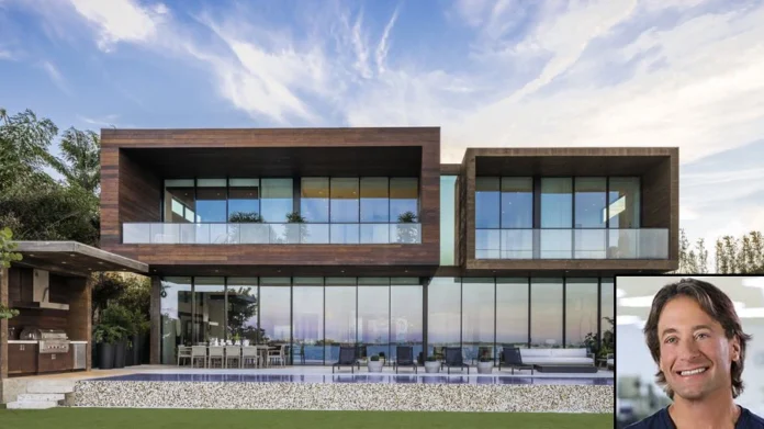 Luxurious Andrew Lessman house in Santa Monica with modern design and pool.